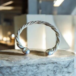 Elegant Silver Twisted Bracelet